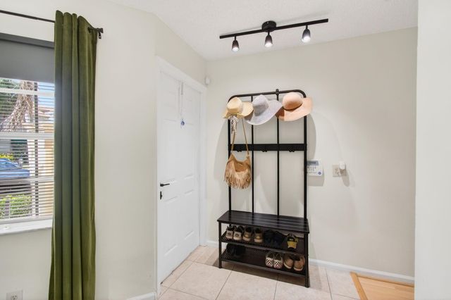 6621 Via Regina 6621, Boca Raton, FL 33433