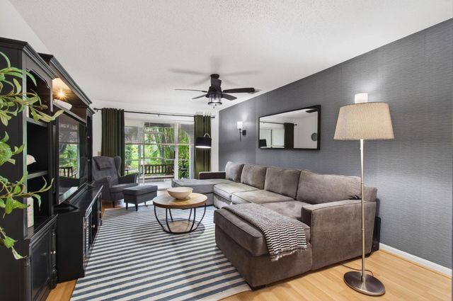 6621 Via Regina 6621, Boca Raton, FL 33433