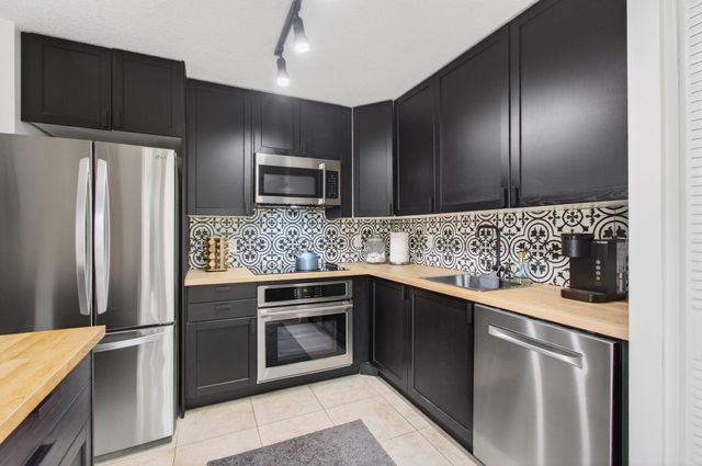 6621 Via Regina 6621, Boca Raton, FL 33433