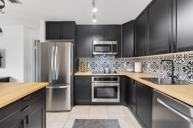 6621 Via Regina 6621, Boca Raton, FL 33433