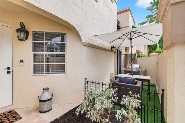 6621 Via Regina 6621, Boca Raton, FL 33433