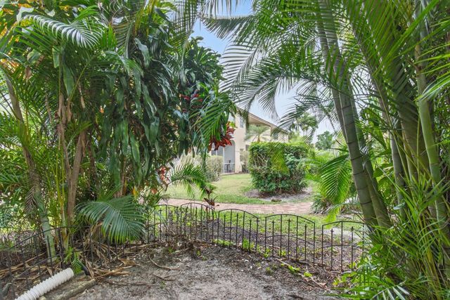 6621 Via Regina 6621, Boca Raton, FL 33433