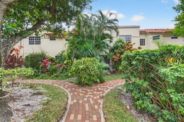 6621 Via Regina 6621, Boca Raton, FL 33433