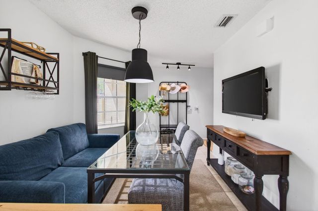 6621 Via Regina 6621, Boca Raton, FL 33433