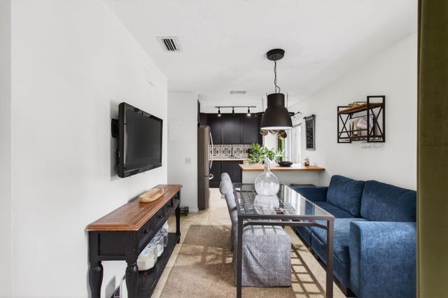 6621 Via Regina 6621, Boca Raton, FL 33433