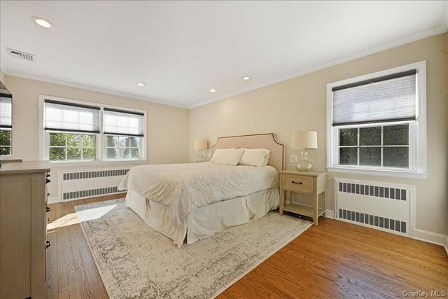 5 Glenwood Lane, East Hills, NY 11577