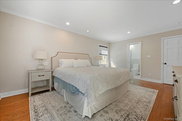 5 Glenwood Lane, East Hills, NY 11577