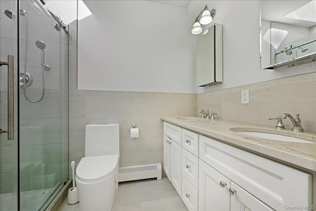 5 Glenwood Lane, East Hills, NY 11577