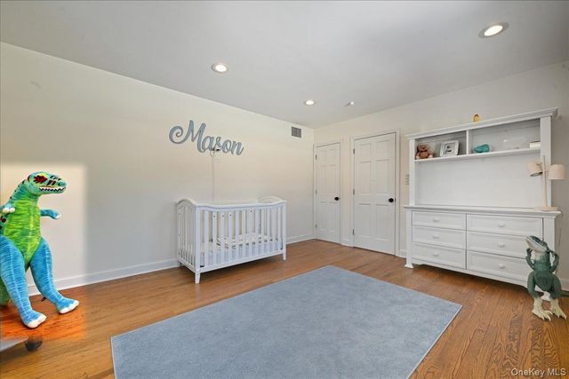 5 Glenwood Lane, East Hills, NY 11577