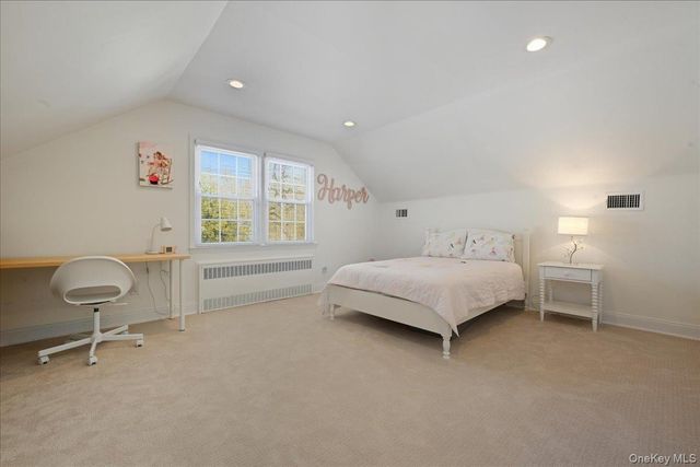 5 Glenwood Lane, East Hills, NY 11577