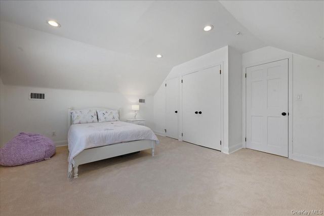 5 Glenwood Lane, East Hills, NY 11577