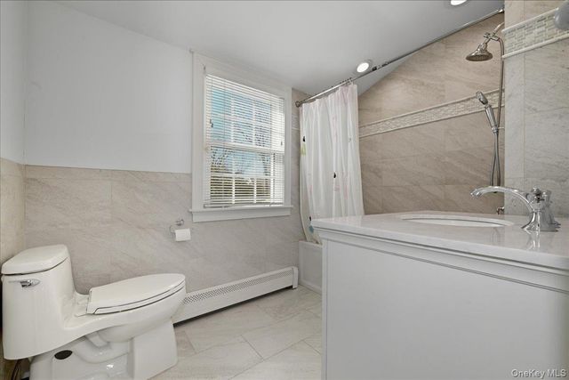 5 Glenwood Lane, East Hills, NY 11577