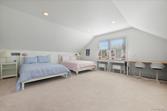 5 Glenwood Lane, East Hills, NY 11577