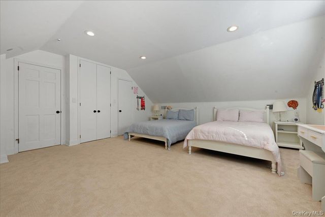 5 Glenwood Lane, East Hills, NY 11577