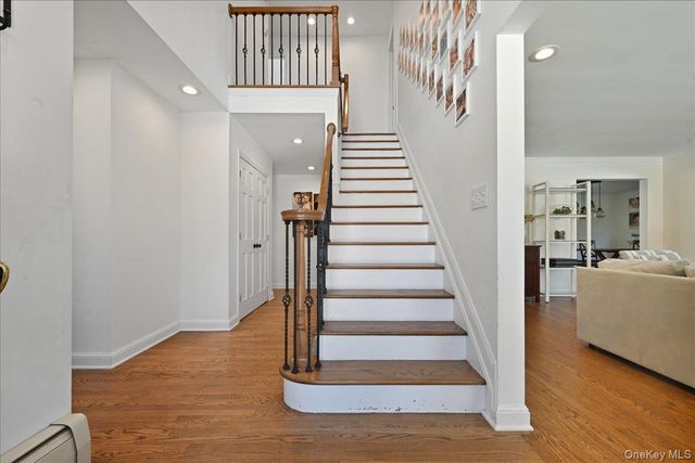 5 Glenwood Lane, East Hills, NY 11577