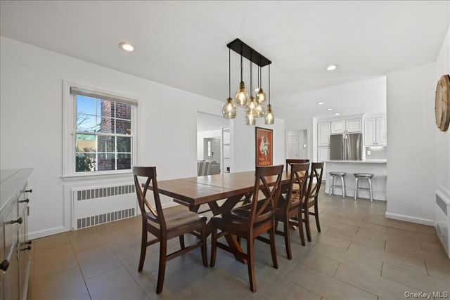 5 Glenwood Lane, East Hills, NY 11577