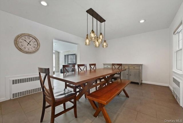 5 Glenwood Lane, East Hills, NY 11577