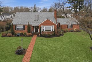 5 Glenwood Lane, East Hills, NY 11577