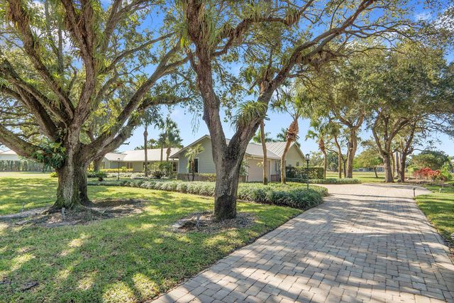 8631 Steeplechase Drive, Palm Beach Gardens, FL 33418