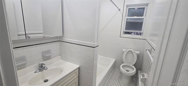 19 Spring Street U - L, Oyster Bay, NY 11771