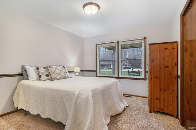 1707 S Briarwood Drive, Warsaw, IN 46580