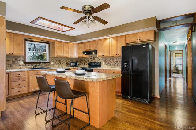 1707 S Briarwood Drive, Warsaw, IN 46580