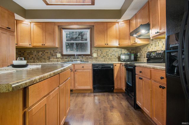 1707 S Briarwood Drive, Warsaw, IN 46580