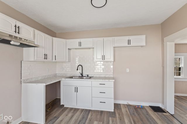 320 Lockerbie Street, Mooresville, IN 46158