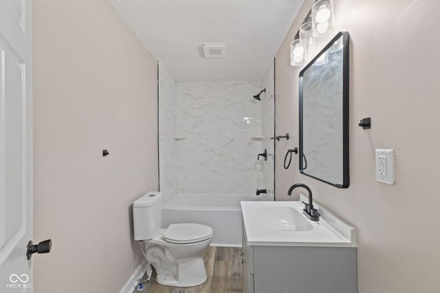 320 Lockerbie Street, Mooresville, IN 46158