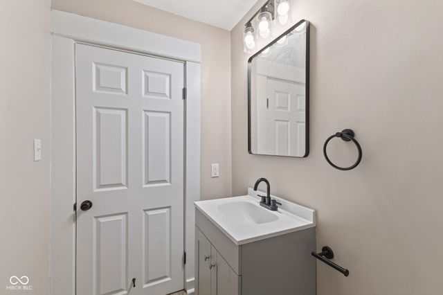 320 Lockerbie Street, Mooresville, IN 46158