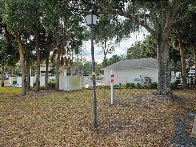 8208 FAIRWAYS CIRCLE B101, Ocala, FL 34472