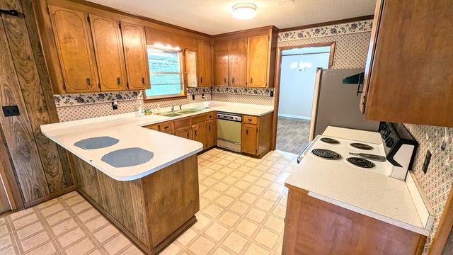 4831 Fortner St, Dothan, AL 36305