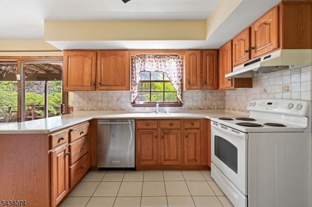 42 Higginsville Rd, Readington Twp., NJ 08853