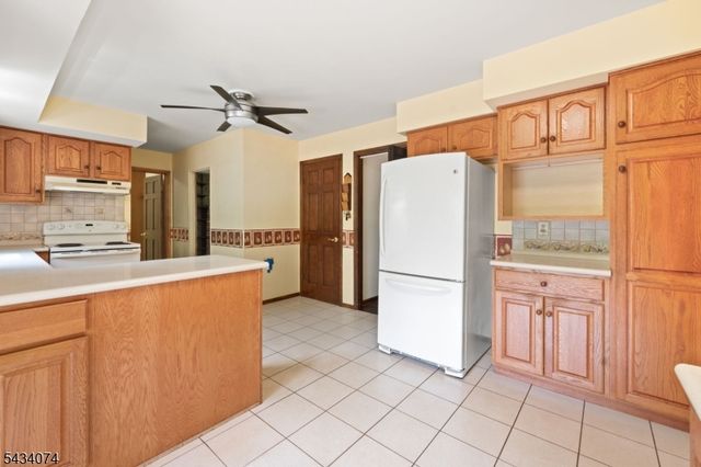 42 Higginsville Rd, Readington Twp., NJ 08853