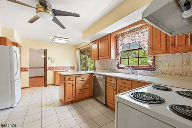 42 Higginsville Rd, Readington Twp., NJ 08853