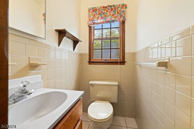 42 Higginsville Rd, Readington Twp., NJ 08853