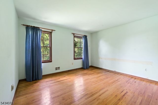 42 Higginsville Rd, Readington Twp., NJ 08853