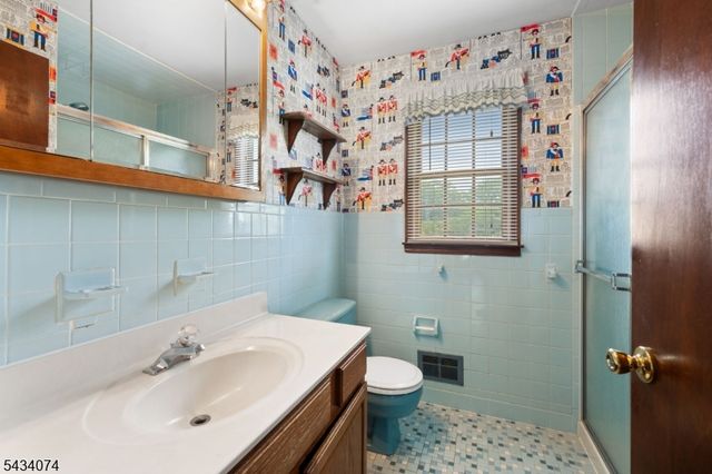 42 Higginsville Rd, Readington Twp., NJ 08853
