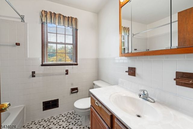 42 Higginsville Rd, Readington Twp., NJ 08853