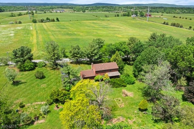 42 Higginsville Rd, Readington Twp., NJ 08853