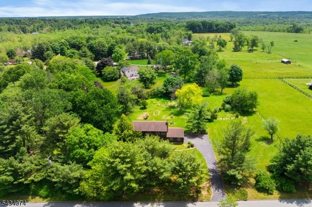 42 Higginsville Rd, Readington Twp., NJ 08853