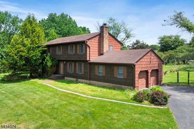 42 Higginsville Rd, Readington Twp., NJ 08853