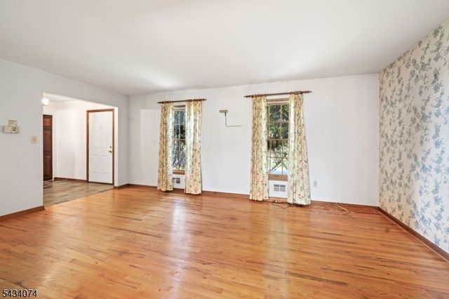 42 Higginsville Rd, Readington Twp., NJ 08853
