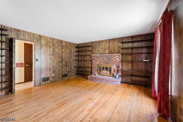 42 Higginsville Rd, Readington Twp., NJ 08853