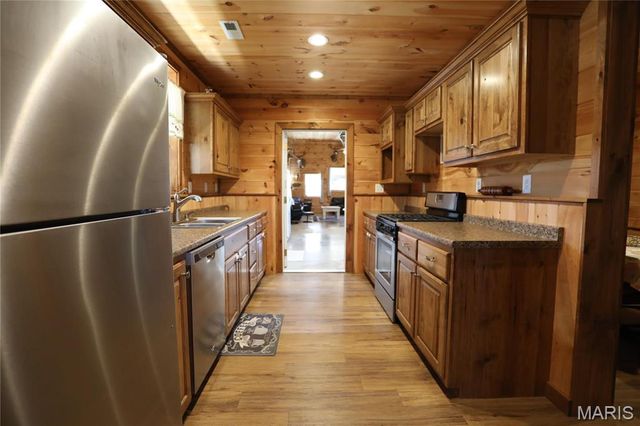 98 Carter 132C, Van Buren, MO 63965