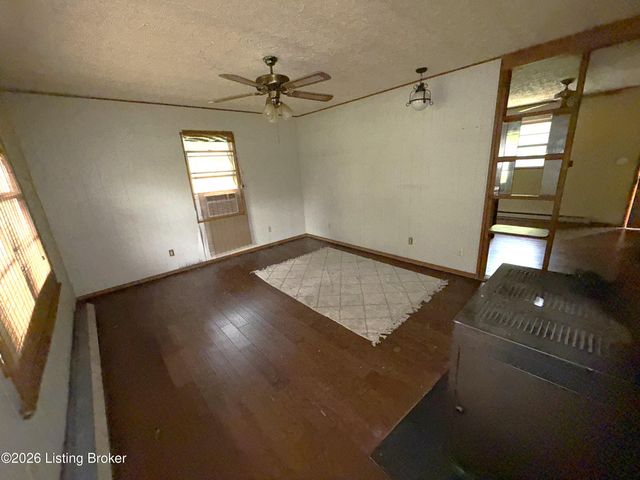 340 E Indian Stone Rd, Shepherdsville, KY 40165