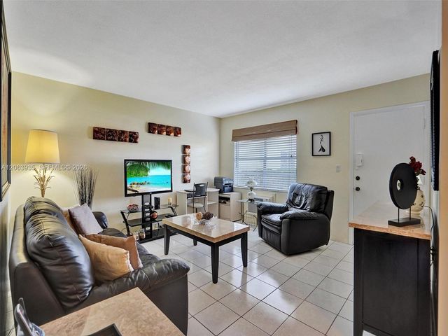16901 NE 13th Ave 110, Miami, FL 33162