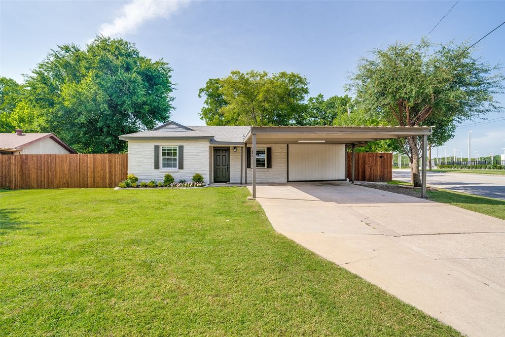 9225 N Dodson Drive, White Settlement, TX 76108