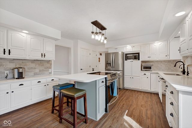 913 Arrowwood Drive, Carmel, IN 46033
