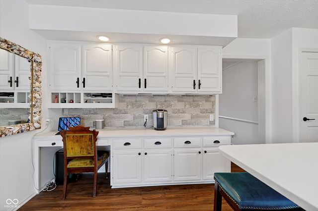 913 Arrowwood Drive, Carmel, IN 46033